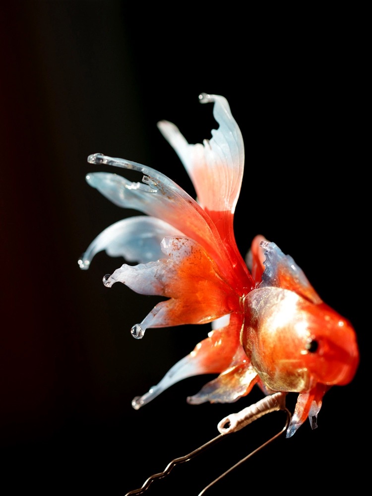 Koi model hairpin