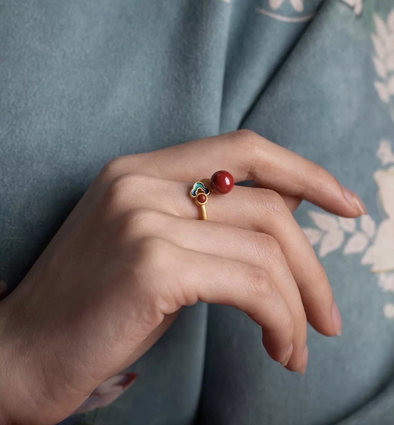 Cinnabar ring with auspicious cloud pattern - Image 2