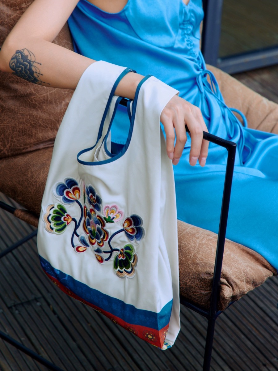 Dunhuang Baiana Embroidered Floral Handbag