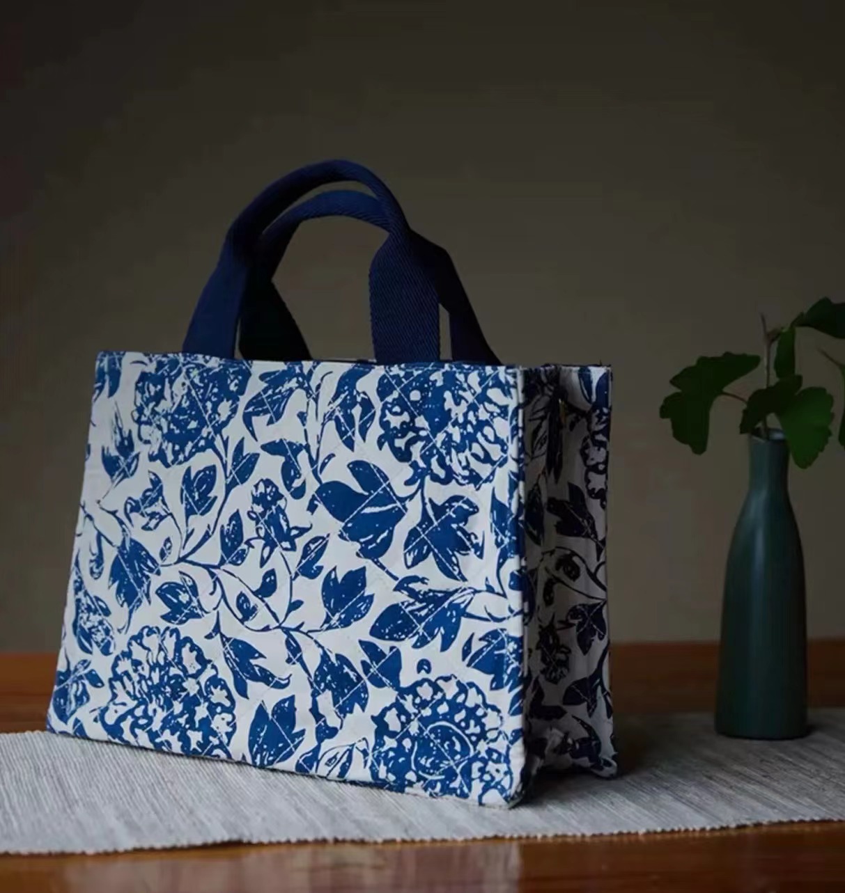 Blue and white peony pattern Tote Bag - Image 5