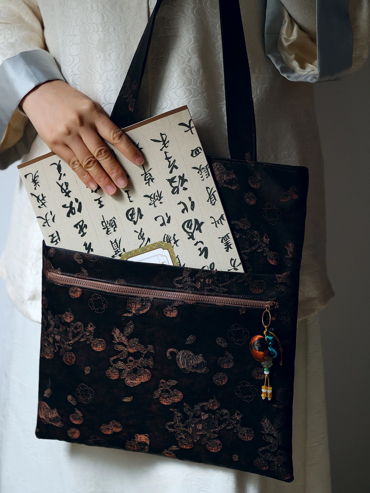 Gambiered Guangdong Gauze Handbag - Image 2