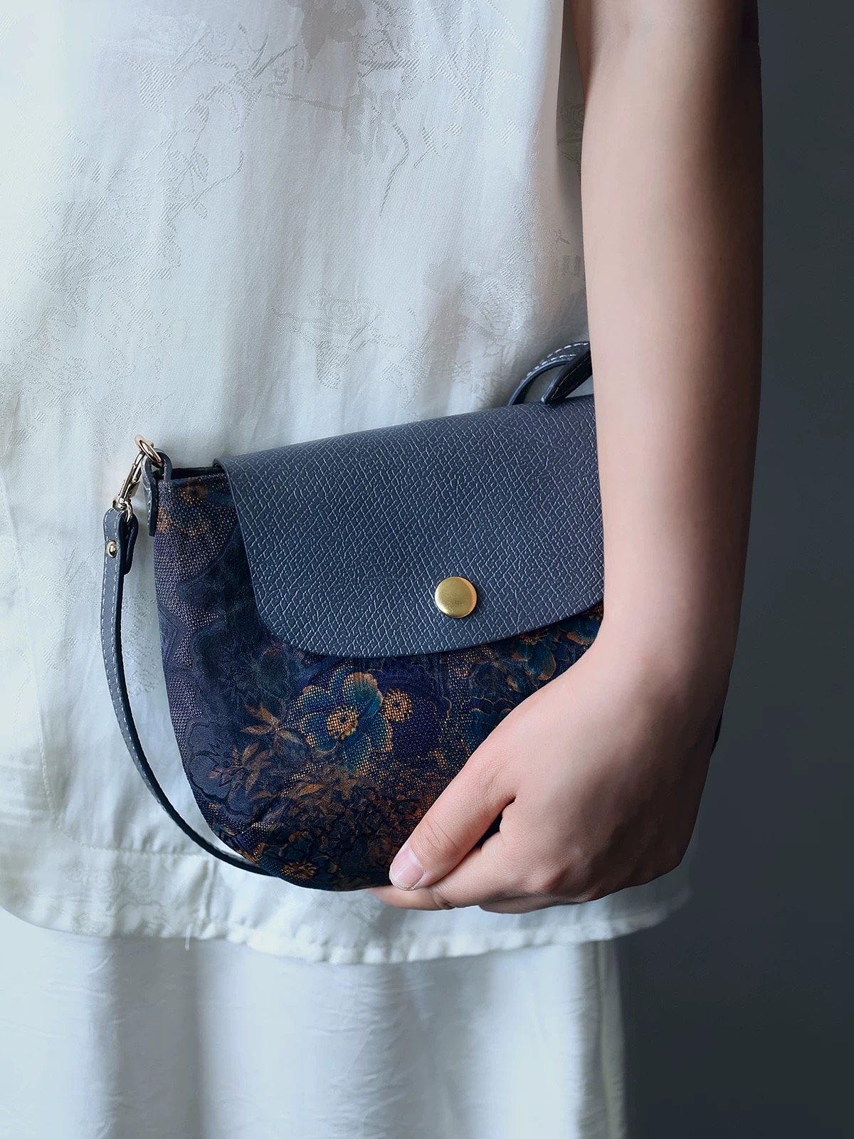 Gambiered Guangdong Gauze Cowhide Leather Handbag 2# - Image 3