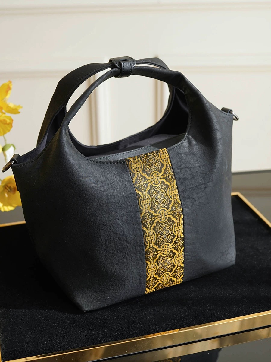 Guangdong Gauze Handbag with Ding Sheng Pattern