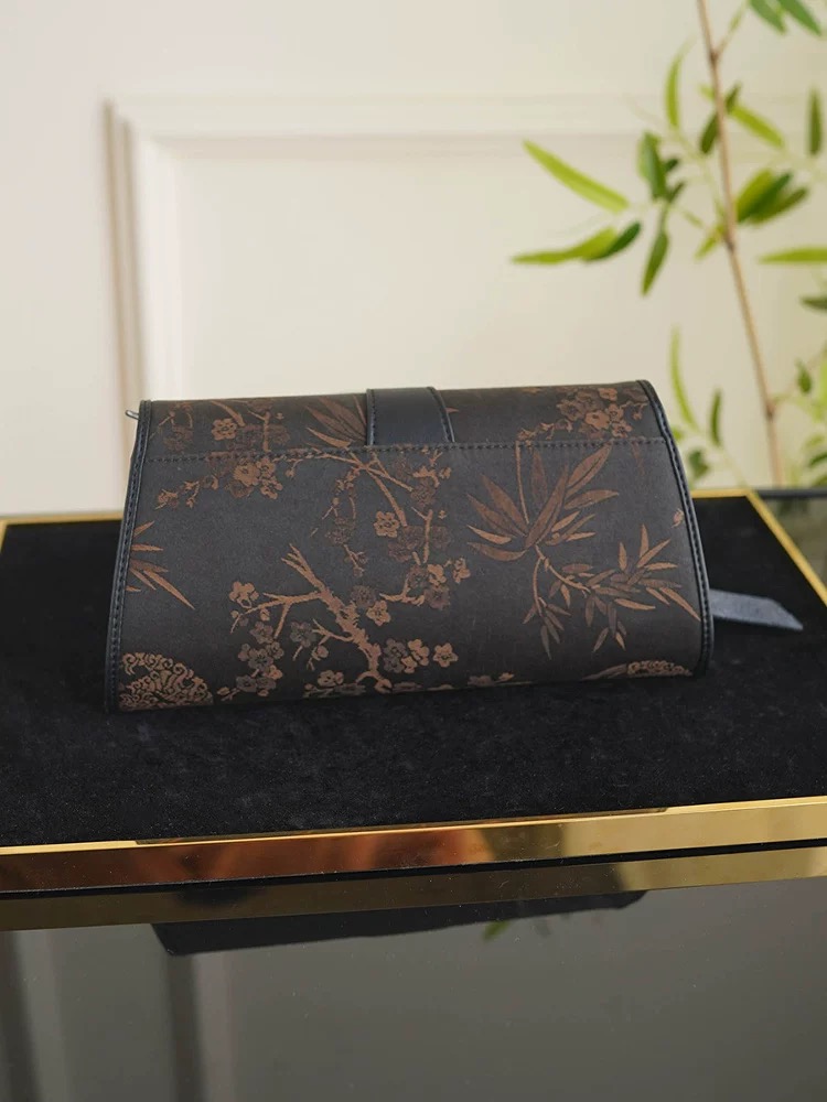 Ruyi Lock Guangdong Gauze Handbag - Image 3