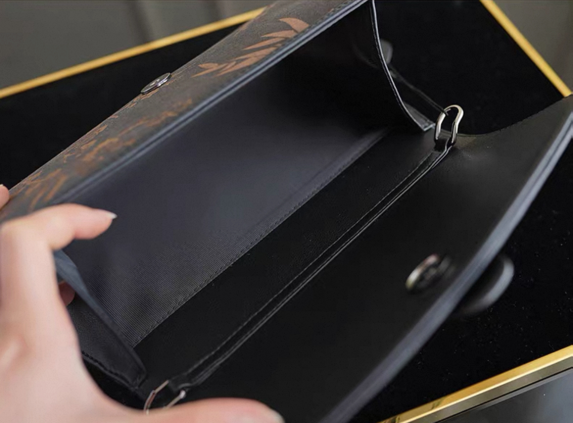 Ruyi Lock Guangdong Gauze Handbag - Image 7